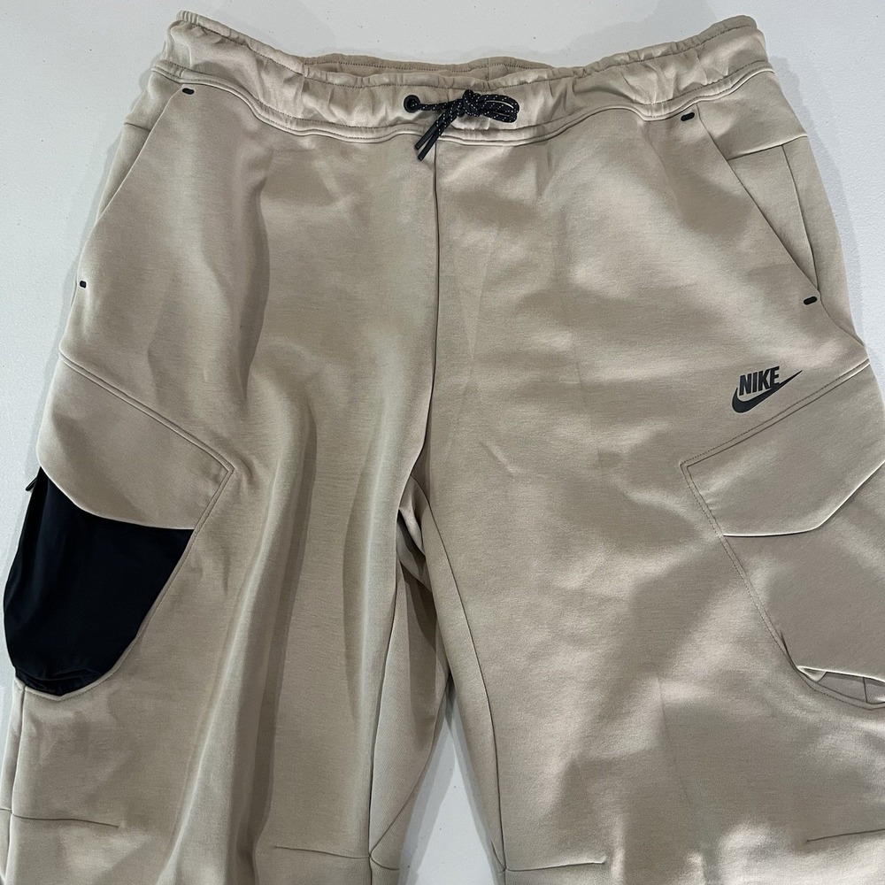 Nike Men's Sportswear Tech Fleece Beige Khaki Utility Pants DM6453-247 Size XL